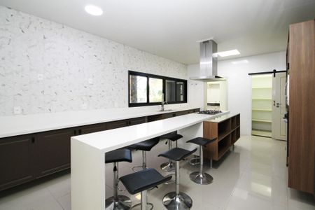 Casa de condomínio para alugar com 750m², 4 quartos e 8 vagas Casa de condomínio para alugar com 750m², 4 quartos e 8 vagasCozinha