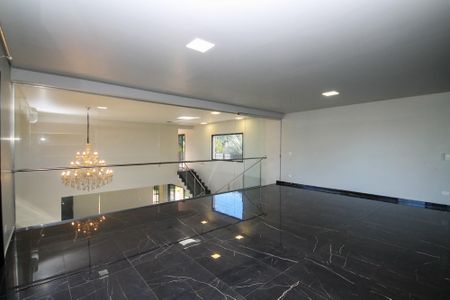 Casa de condomínio para alugar com 750m², 4 quartos e 8 vagas Casa de condomínio para alugar com 750m², 4 quartos e 8 vagasSala de TV