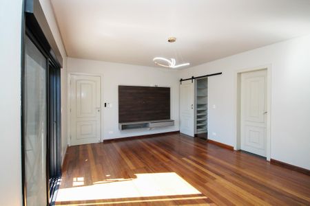 Casa de condomínio para alugar com 750m², 4 quartos e 8 vagas Casa de condomínio para alugar com 750m², 4 quartos e 8 vagasSuíte 1