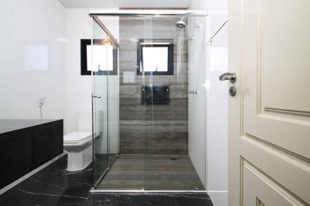 Casa de condomínio para alugar com 750m², 4 quartos e 8 vagas Casa de condomínio para alugar com 750m², 4 quartos e 8 vagasBanheiro Suíte 3