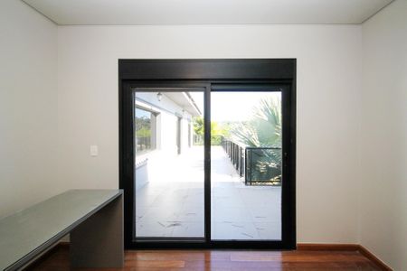 Casa de condomínio para alugar com 750m², 4 quartos e 8 vagas Casa de condomínio para alugar com 750m², 4 quartos e 8 vagasVaranda da Suíte 4