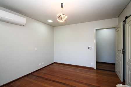 Casa de condomínio para alugar com 750m², 4 quartos e 8 vagas Casa de condomínio para alugar com 750m², 4 quartos e 8 vagasSuíte 3