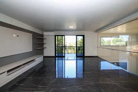 Casa de condomínio para alugar com 750m², 4 quartos e 8 vagas Casa de condomínio para alugar com 750m², 4 quartos e 8 vagasSala de TV