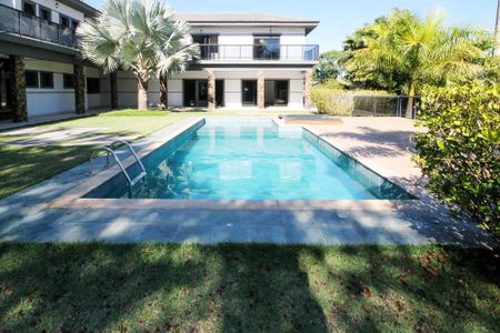 Casa de condomínio para alugar com 750m², 4 quartos e 8 vagas Casa de condomínio para alugar com 750m², 4 quartos e 8 vagasÁrea comum