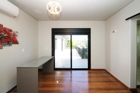 Casa de condomínio para alugar com 750m², 4 quartos e 8 vagas Casa de condomínio para alugar com 750m², 4 quartos e 8 vagasSuíte 4