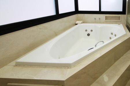 Casa de condomínio para alugar com 750m², 4 quartos e 8 vagas Casa de condomínio para alugar com 750m², 4 quartos e 8 vagasBanheiro da Suíte 1