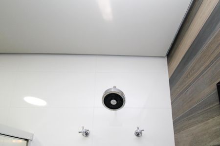 Casa de condomínio para alugar com 750m², 4 quartos e 8 vagas Casa de condomínio para alugar com 750m², 4 quartos e 8 vagasBanheiro da Suíte 2