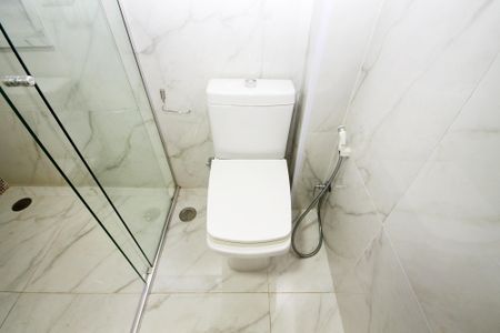 Casa de condomínio para alugar com 750m², 4 quartos e 8 vagas Casa de condomínio para alugar com 750m², 4 quartos e 8 vagasBanheiro da Suíte 4