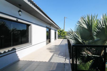 Casa de condomínio para alugar com 750m², 4 quartos e 8 vagas Casa de condomínio para alugar com 750m², 4 quartos e 8 vagasVaranda da Suítes 1,2,3 e 4