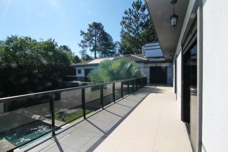 Casa de condomínio para alugar com 750m², 4 quartos e 8 vagas Casa de condomínio para alugar com 750m², 4 quartos e 8 vagasVaranda da Suítes 1,2,3 e 4