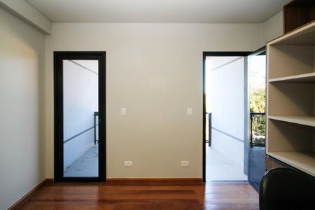 Casa de condomínio para alugar com 750m², 4 quartos e 8 vagas Casa de condomínio para alugar com 750m², 4 quartos e 8 vagasVaranda da Escritório Suíte 1