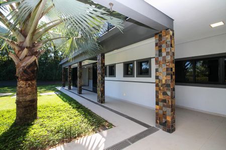 Casa de condomínio para alugar com 750m², 4 quartos e 8 vagas Casa de condomínio para alugar com 750m², 4 quartos e 8 vagasÁrea comum