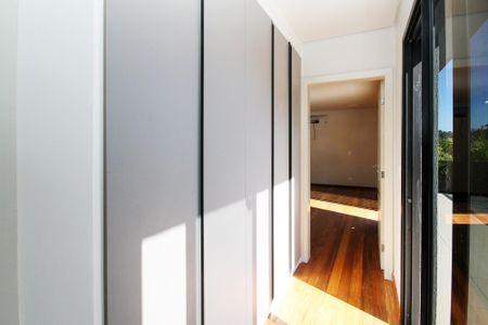 Casa de condomínio para alugar com 750m², 4 quartos e 8 vagas Casa de condomínio para alugar com 750m², 4 quartos e 8 vagasCorredor da Suíte 1