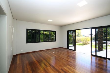 Casa de condomínio para alugar com 750m², 4 quartos e 8 vagas Casa de condomínio para alugar com 750m², 4 quartos e 8 vagasÁrea comum