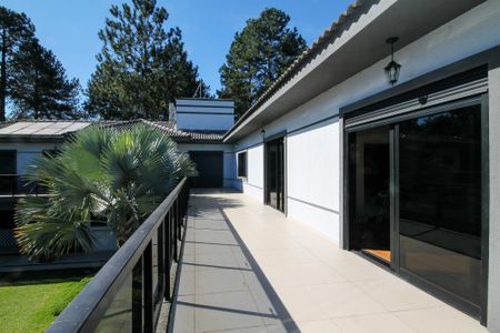 Casa de condomínio para alugar com 750m², 4 quartos e 8 vagas Casa de condomínio para alugar com 750m², 4 quartos e 8 vagasVaranda da Suítes 1,2,3 e 4