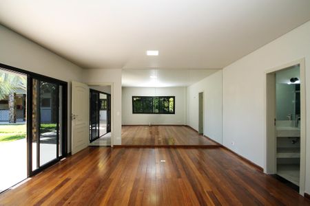 Casa de condomínio para alugar com 750m², 4 quartos e 8 vagas Casa de condomínio para alugar com 750m², 4 quartos e 8 vagasÁrea comum