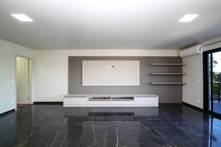 Casa de condomínio para alugar com 750m², 4 quartos e 8 vagas Casa de condomínio para alugar com 750m², 4 quartos e 8 vagasSala de TV