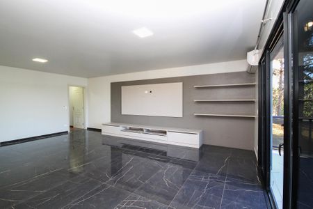 Casa de condomínio para alugar com 750m², 4 quartos e 8 vagas Casa de condomínio para alugar com 750m², 4 quartos e 8 vagasSala de TV