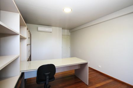 Casa de condomínio para alugar com 750m², 4 quartos e 8 vagas Casa de condomínio para alugar com 750m², 4 quartos e 8 vagasEscritório da Suíte 1