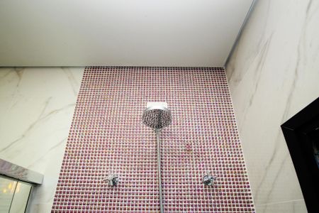 Casa de condomínio para alugar com 750m², 4 quartos e 8 vagas Casa de condomínio para alugar com 750m², 4 quartos e 8 vagasBanheiro da Suíte 4