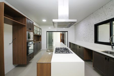 Casa de condomínio para alugar com 750m², 4 quartos e 8 vagas Casa de condomínio para alugar com 750m², 4 quartos e 8 vagasCozinha