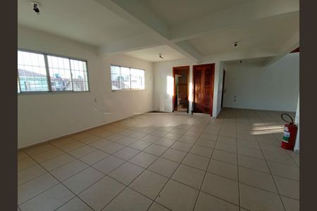 Casa à venda com 4 quartos, 250m² em Jardim Sabara, São Paulo