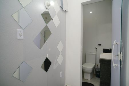 Casa de condomínio para alugar com 129m², 2 quartos e 4 vagasBanheiro