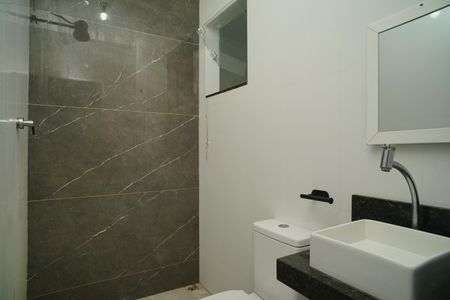 Casa de condomínio para alugar com 129m², 2 quartos e 4 vagasBanheiro do Quarto 2