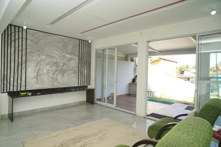Casa de condomínio para alugar com 129m², 2 quartos e 4 vagasSala