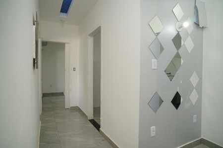 Corredor de casa de condomínio para alugar com 2 quartos, 129m² em Ponta Grossa, Maricá