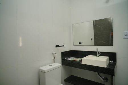 Casa de condomínio para alugar com 129m², 2 quartos e 4 vagasBanheiro
