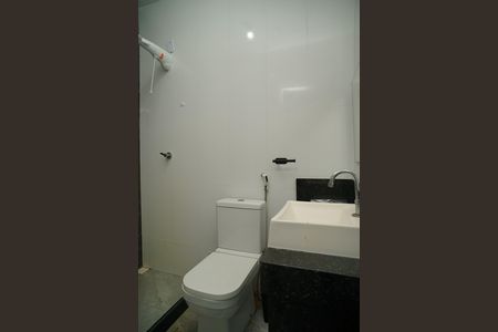 Casa de condomínio para alugar com 129m², 2 quartos e 4 vagasBanheiro