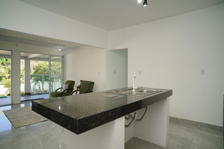 Cozinha de casa de condomínio para alugar com 2 quartos, 129m² em Ponta Grossa, Maricá