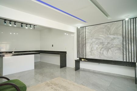Sala de casa de condomínio para alugar com 2 quartos, 129m² em Ponta Grossa, Maricá