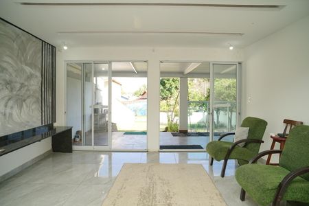 Sala de casa de condomínio para alugar com 2 quartos, 129m² em Ponta Grossa, Maricá