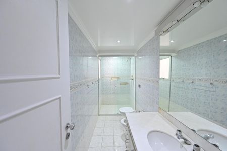 Apartamento à venda com 168m², 4 quartos e 2 vagas Apartamento à venda com 168m², 4 quartos e 2 vagasBanheiro Social