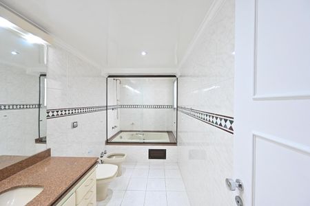 Apartamento à venda com 168m², 4 quartos e 2 vagas Apartamento à venda com 168m², 4 quartos e 2 vagasBanheiro da Suíte