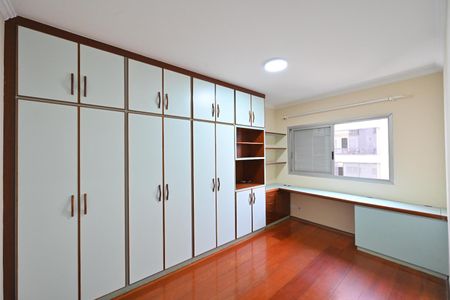 Apartamento à venda com 168m², 4 quartos e 2 vagas Apartamento à venda com 168m², 4 quartos e 2 vagasQuarto 4