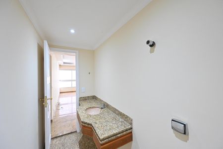 Apartamento à venda com 168m², 4 quartos e 2 vagas Apartamento à venda com 168m², 4 quartos e 2 vagasLavabo