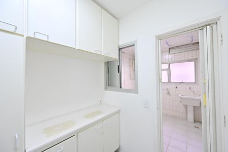 Apartamento à venda com 168m², 4 quartos e 2 vagas Apartamento à venda com 168m², 4 quartos e 2 vagasQuarto de Serviço