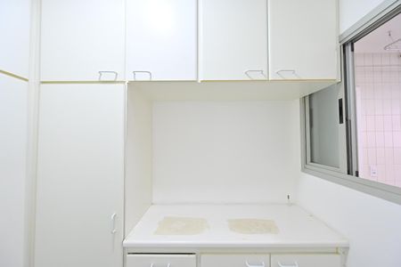 Apartamento à venda com 168m², 4 quartos e 2 vagas Apartamento à venda com 168m², 4 quartos e 2 vagasQuarto de Serviço
