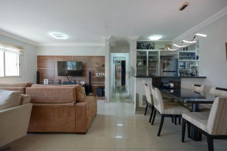 Apartamento à venda com 3 quartos, 227m² em Vila Sofia, São Paulo
