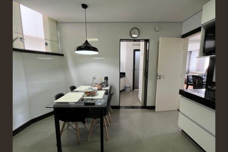 Apartamento para alugar com 120m², 3 quartos e 1 vaga Apartamento para alugar com 120m², 3 quartos e 1 vagaCozinha
