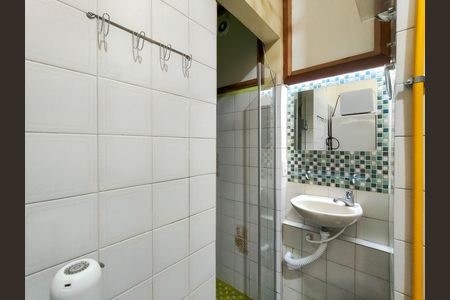 Banheiro de kitnet/studio para alugar com 1 quarto, 45m² em Maracanã, Rio de Janeiro