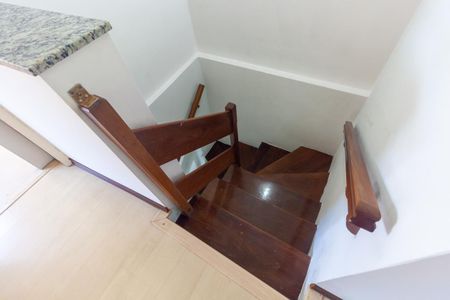 Casa para alugar com 150m², 3 quartos e 3 vagas Casa para alugar com 150m², 3 quartos e 3 vagasEscada