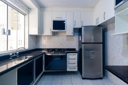 Cozinha de casa para alugar com 3 quartos, 150m² em Jardim Avelino, São Paulo