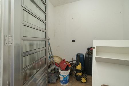 Casa à venda com 288m², 2 quartos e 2 vagas Casa à venda com 288m², 2 quartos e 2 vagasDepósito