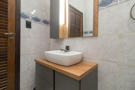 Casa à venda com 288m², 2 quartos e 2 vagas Casa à venda com 288m², 2 quartos e 2 vagasBanheiro social