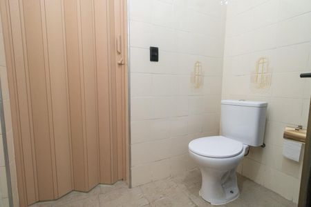 Casa à venda com 288m², 2 quartos e 2 vagas Casa à venda com 288m², 2 quartos e 2 vagasBanheiro da suíte