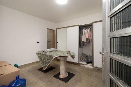 Casa à venda com 288m², 2 quartos e 2 vagas Casa à venda com 288m², 2 quartos e 2 vagasQuarto de Serviço